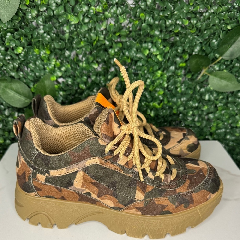 Steve Madden Camouflage Sneakers with Orange Accent - Picture 5 of 11